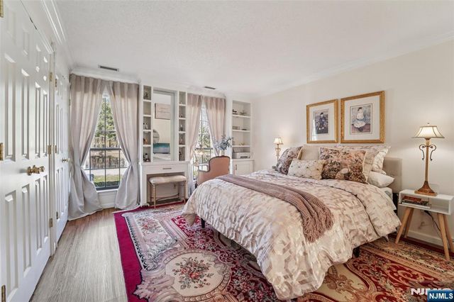 22 Eakens Court, Mahwah, NJ 07430