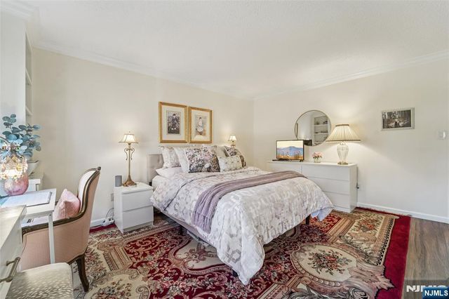 22 Eakens Court, Mahwah, NJ 07430