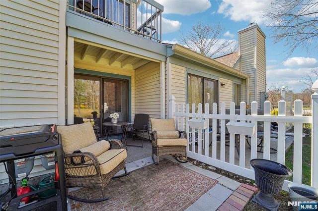 22 Eakens Court, Mahwah, NJ 07430
