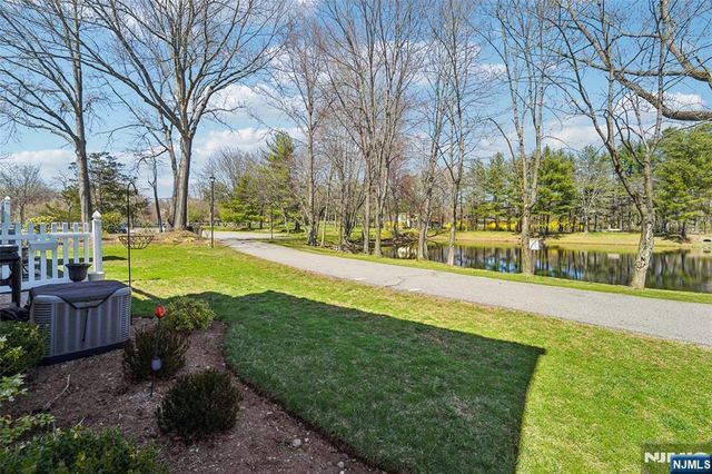 22 Eakens Court, Mahwah, NJ 07430