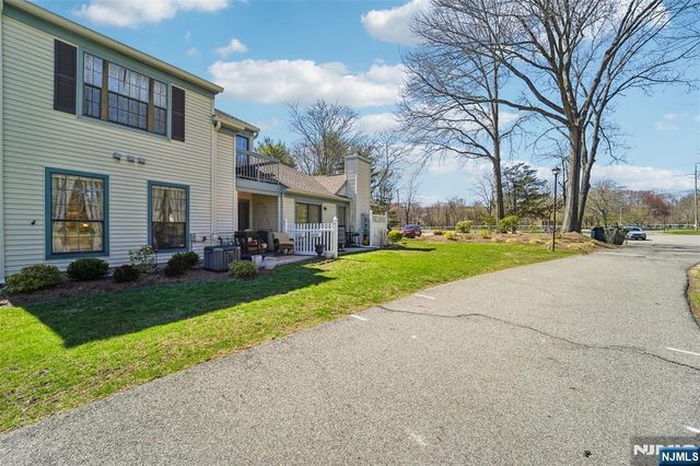 22 Eakens Court, Mahwah, NJ 07430