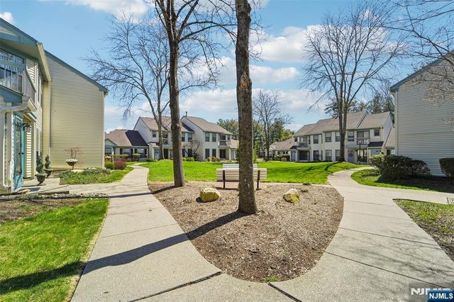 22 Eakens Court, Mahwah, NJ 07430