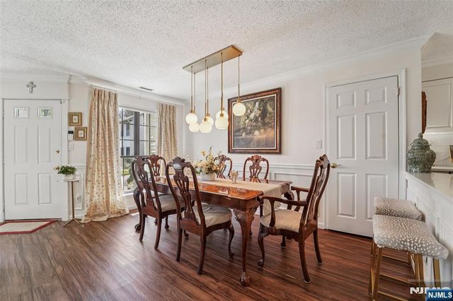 22 Eakens Court, Mahwah, NJ 07430
