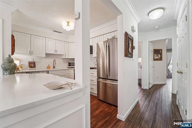 22 Eakens Court, Mahwah, NJ 07430