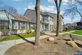 22 Eakens Court, Mahwah, NJ 07430