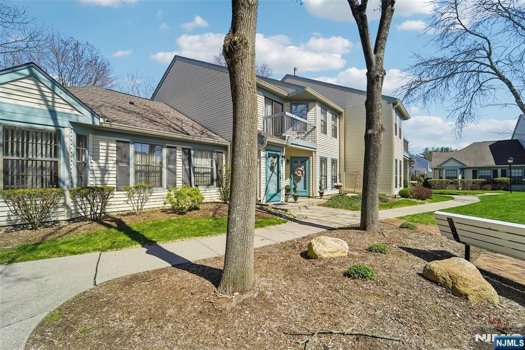 22 Eakens Court, Mahwah, NJ 07430