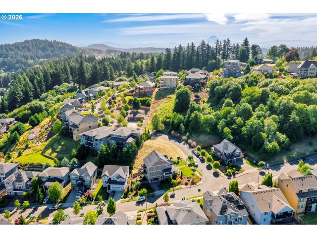 13501 Se MOUNTAIN CREST Dr, Happy Valley, OR 97086