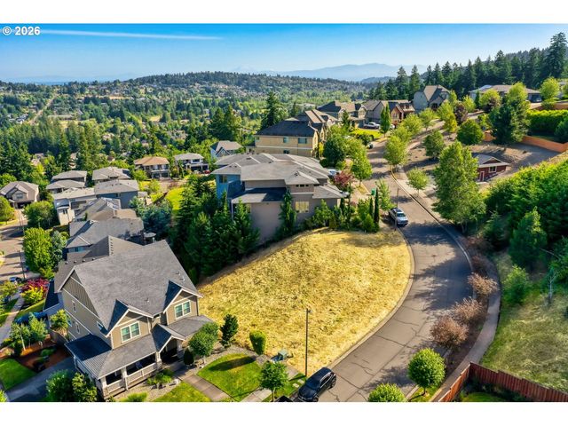 13501 Se MOUNTAIN CREST Dr, Happy Valley, OR 97086
