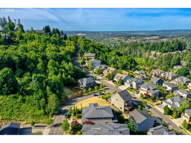 13501 Se MOUNTAIN CREST Dr, Happy Valley, OR 97086