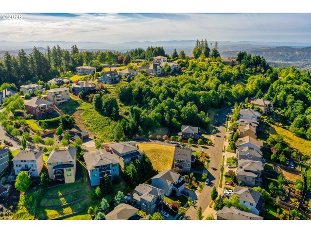 13501 Se MOUNTAIN CREST Dr, Happy Valley, OR 97086