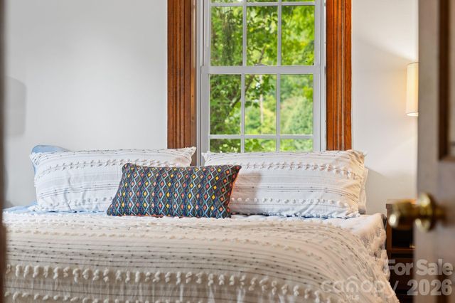 250 Justice Ridge Road, Candler, NC 28715