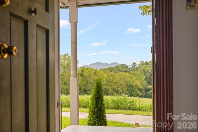 250 Justice Ridge Road, Candler, NC 28715
