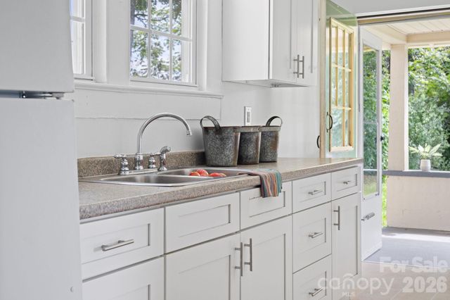 250 Justice Ridge Road, Candler, NC 28715
