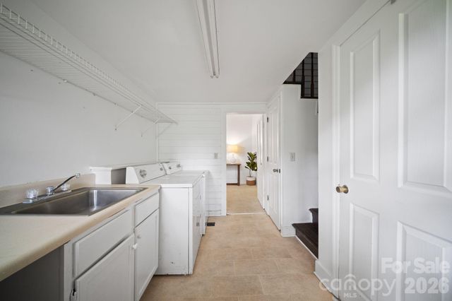 250 Justice Ridge Road, Candler, NC 28715