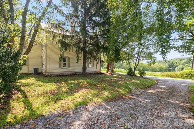 250 Justice Ridge Road, Candler, NC 28715