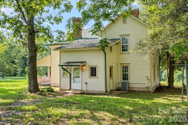 250 Justice Ridge Road, Candler, NC 28715