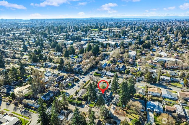 7511 41st Avenue NE, Seattle, WA 98115
