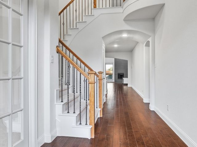 817 Winehart Street, Lewisville, TX 75056