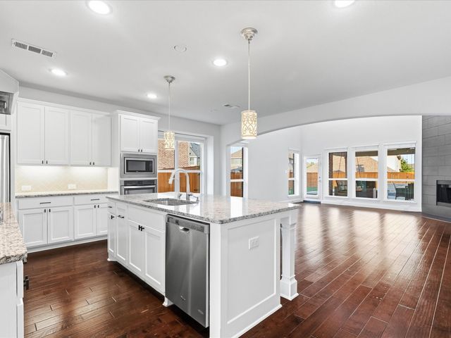 817 Winehart Street, Lewisville, TX 75056