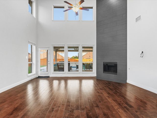 817 Winehart Street, Lewisville, TX 75056