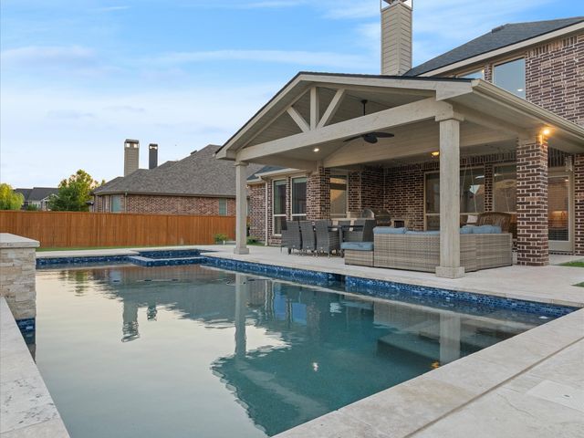 817 Winehart Street, Lewisville, TX 75056
