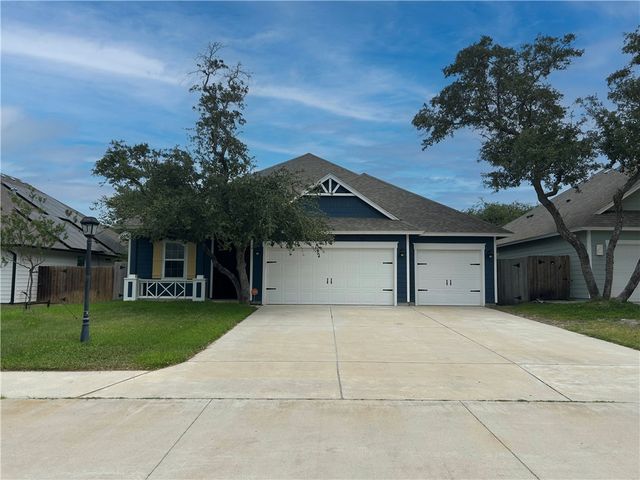 146 Norwood Oaks Dr, Rockport, TX 78382