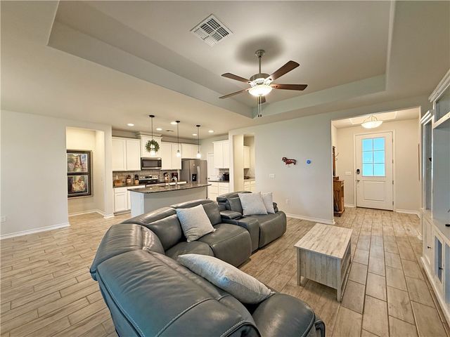 146 Norwood Oaks Dr, Rockport, TX 78382