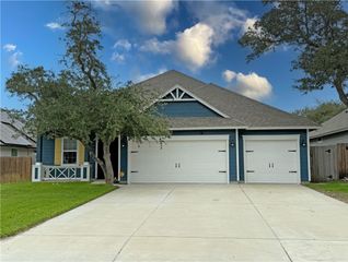 146 Norwood Oaks Dr, Rockport, TX 78382