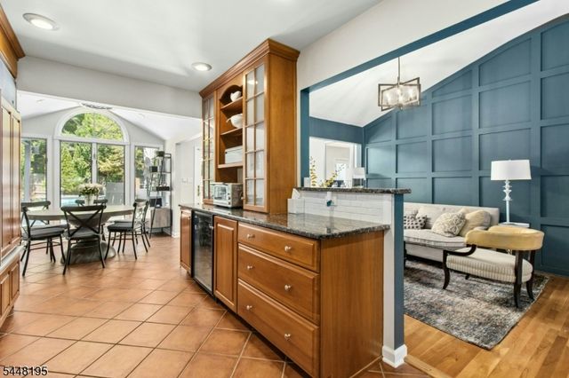 356 Longview Dr, Mountainside Boro, NJ 07092