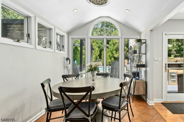 356 Longview Dr, Mountainside Boro, NJ 07092