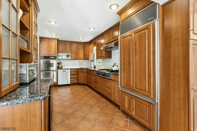 356 Longview Dr, Mountainside Boro, NJ 07092
