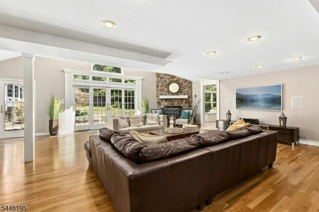 356 Longview Dr, Mountainside Boro, NJ 07092