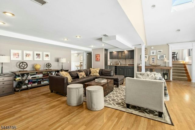 356 Longview Dr, Mountainside Boro, NJ 07092