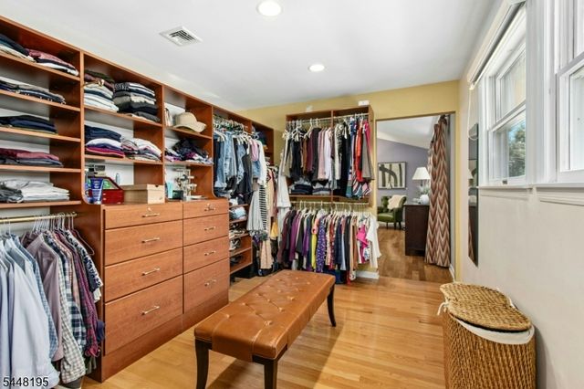 356 Longview Dr, Mountainside Boro, NJ 07092
