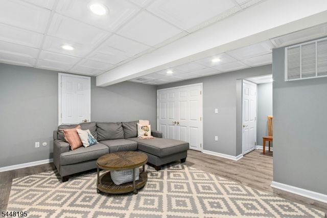 356 Longview Dr, Mountainside Boro, NJ 07092