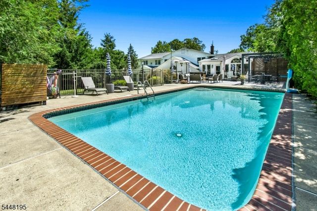 356 Longview Dr, Mountainside Boro, NJ 07092