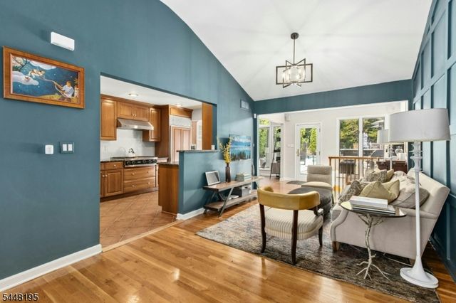 356 Longview Dr, Mountainside Boro, NJ 07092