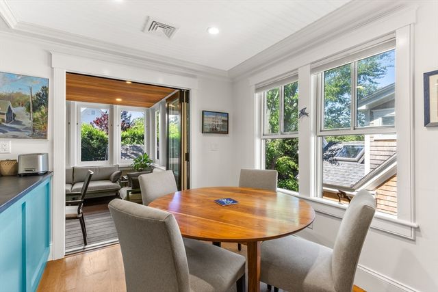 24 Cottage St, Provincetown, MA 02657