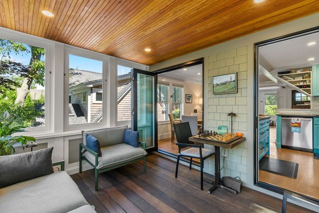 24 Cottage St, Provincetown, MA 02657