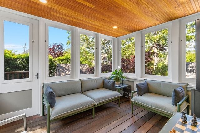 24 Cottage St, Provincetown, MA 02657