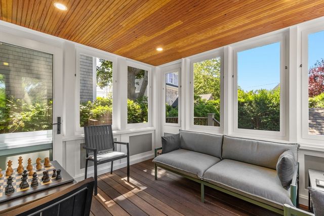 24 Cottage St, Provincetown, MA 02657