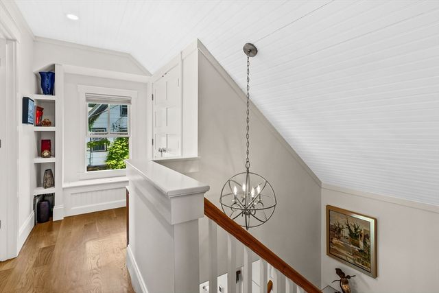 24 Cottage St, Provincetown, MA 02657