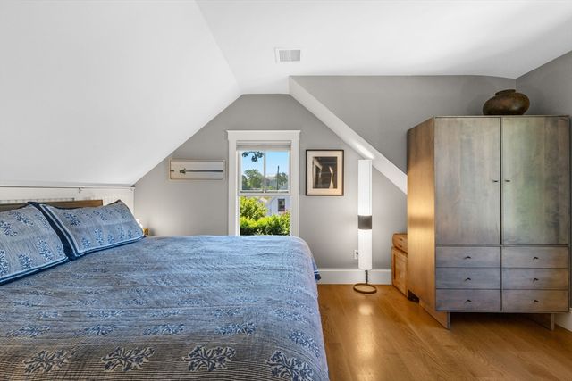 24 Cottage St, Provincetown, MA 02657