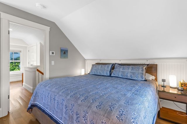 24 Cottage St, Provincetown, MA 02657