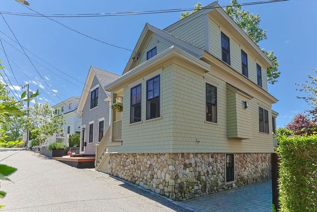 24 Cottage St, Provincetown, MA 02657