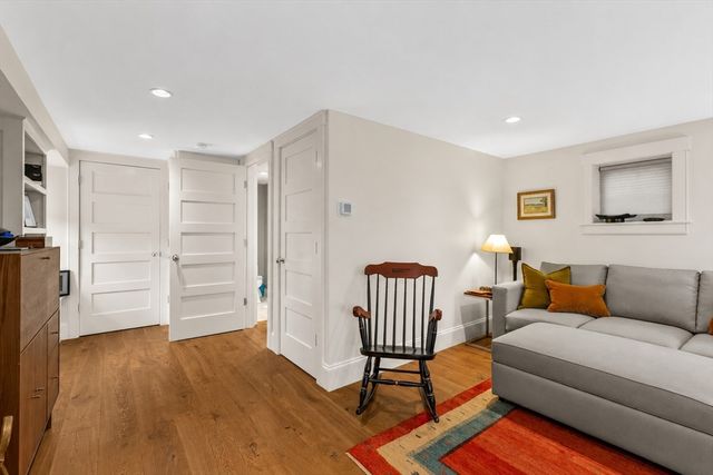 24 Cottage St, Provincetown, MA 02657