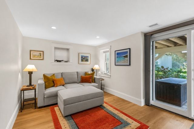 24 Cottage St, Provincetown, MA 02657