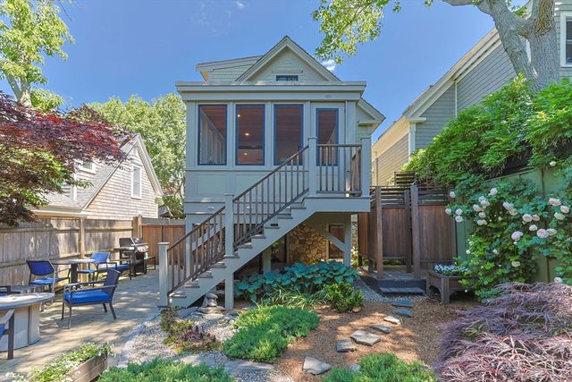 24 Cottage St, Provincetown, MA 02657