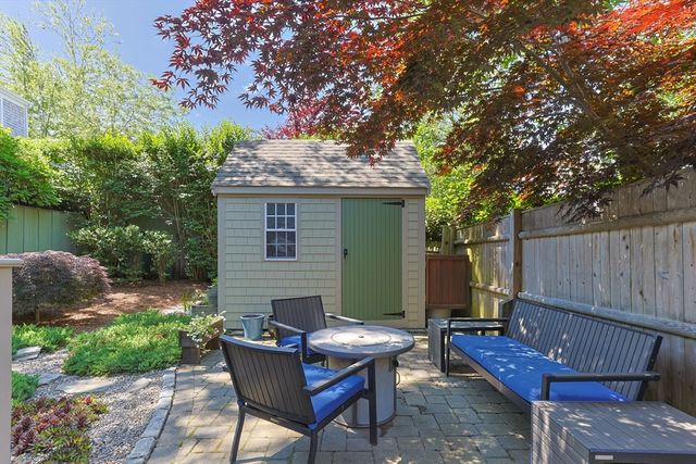 24 Cottage St, Provincetown, MA 02657