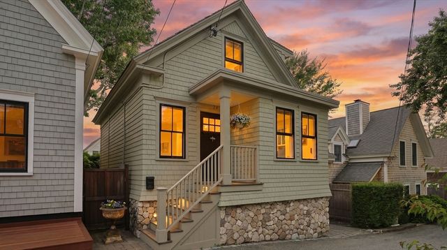24 Cottage St, Provincetown, MA 02657